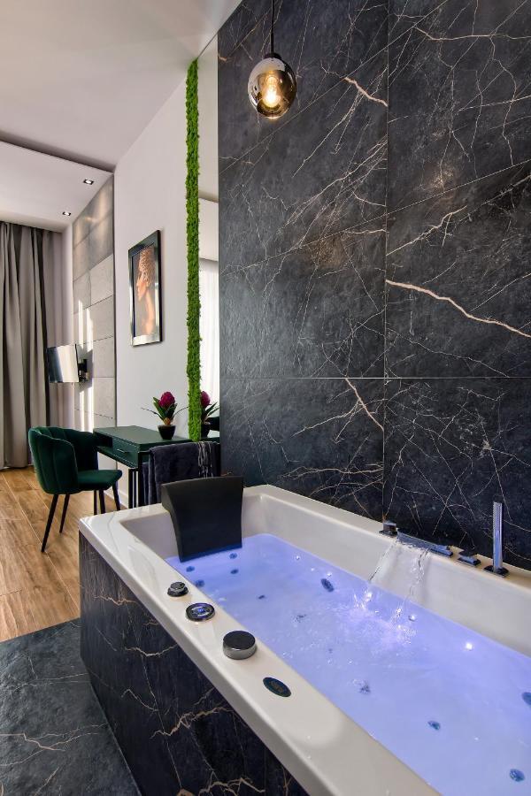 Apartment Czarny Z Jacuzzi