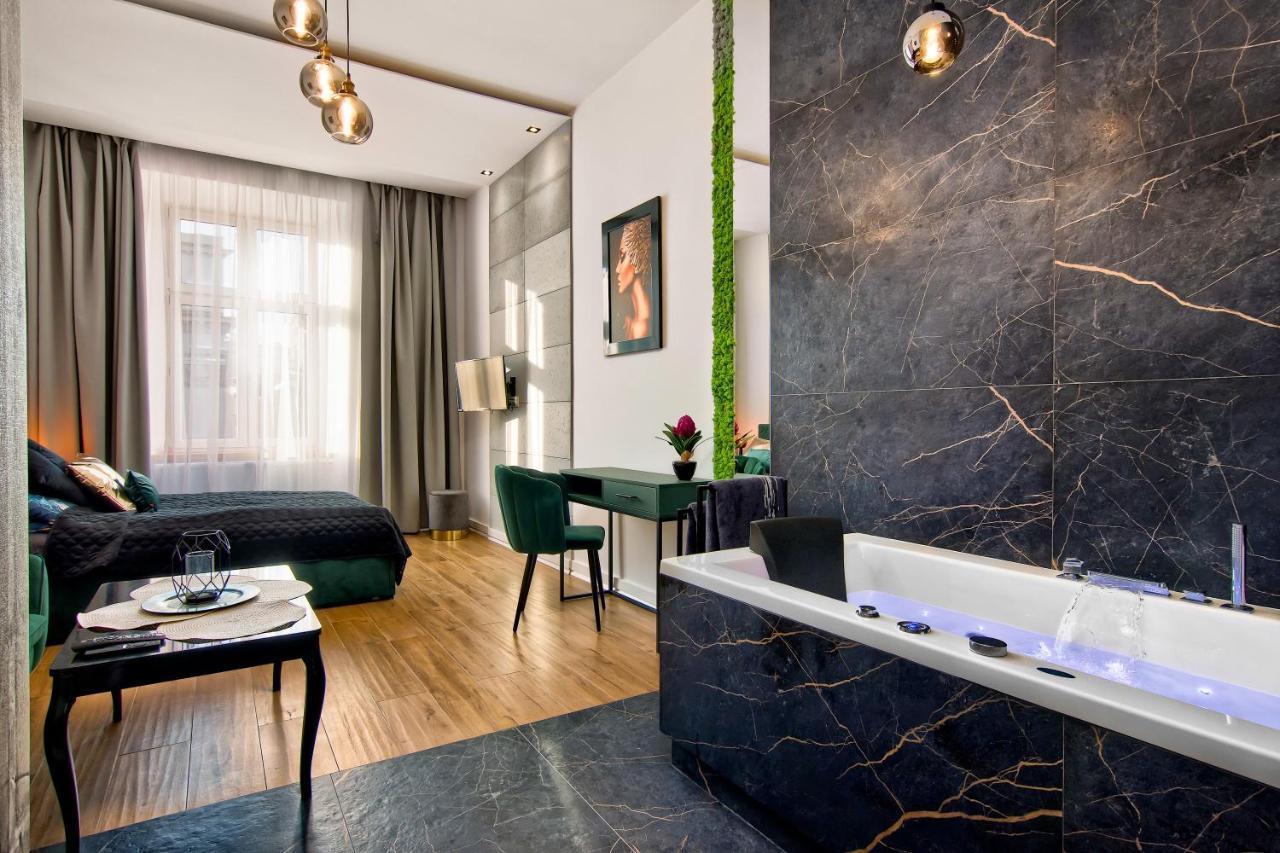 Apartment Czarny Z Jacuzzi *