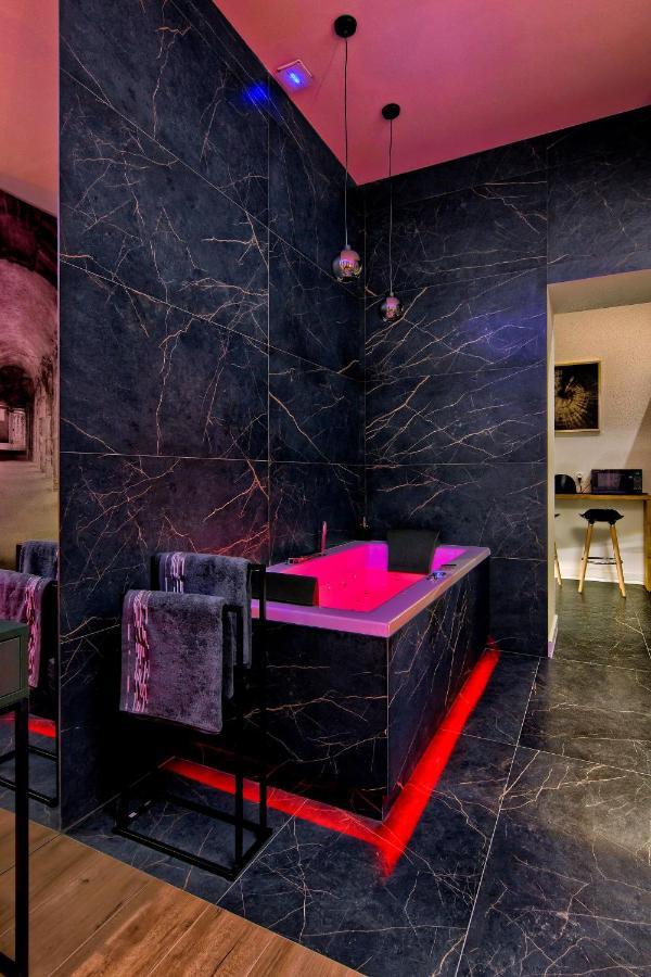 Czarny Z Jacuzzi * Krakow