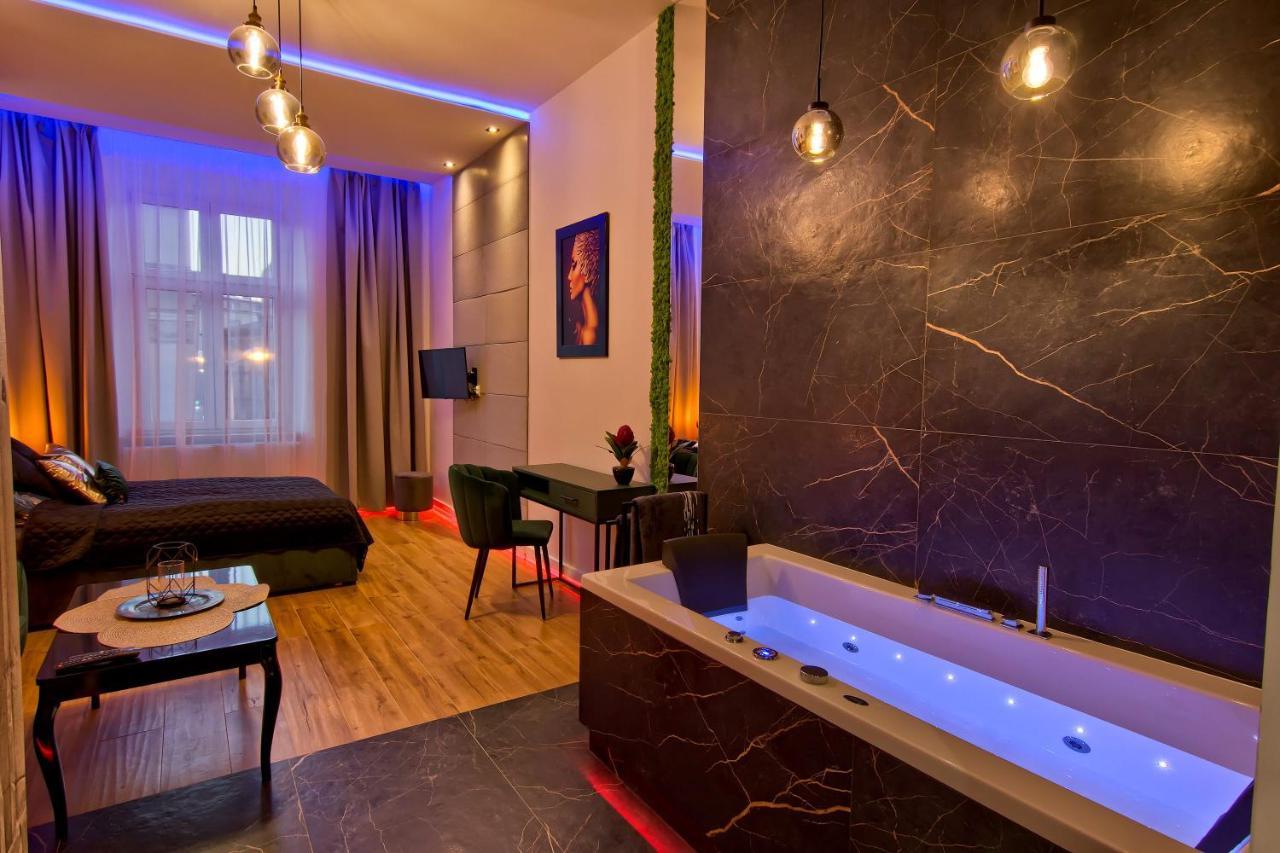 Apartment Czarny Z Jacuzzi Krakow