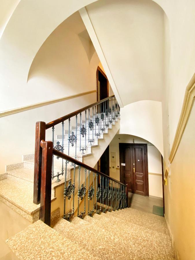 Czarny Z Jacuzzi Apartament *